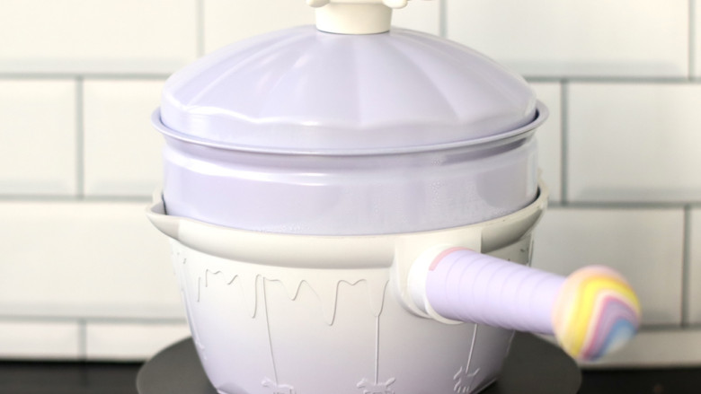 红枣密豆糕,盖上锅盖大火蒸20分钟。