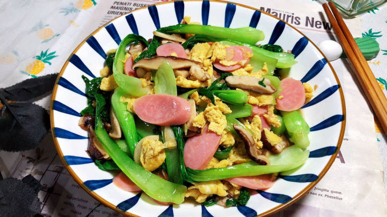 火腿青菜炒鸡蛋,成品,做法简单,青菜爽脆,火腿鸡蛋,营养均衡,喜欢的小可爱一起来试试吧
