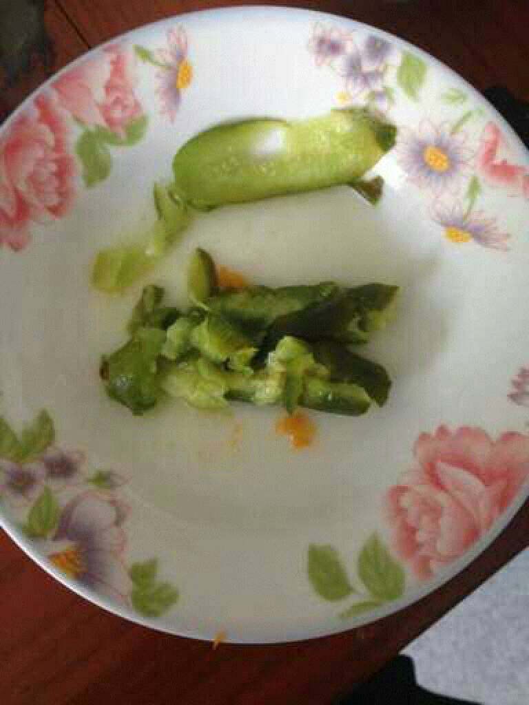 【宝宝铺食妈妈做】可爱的太阳花,青菜捣碎开始做了,