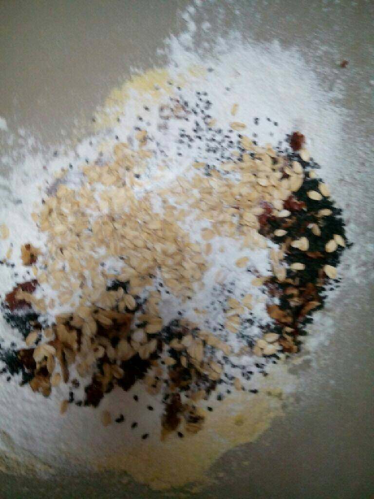 香甜粗粮窝头,加入所有配料