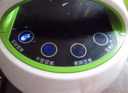 豆浆机杏仁核桃露,选择五谷豆浆功能，开始加热