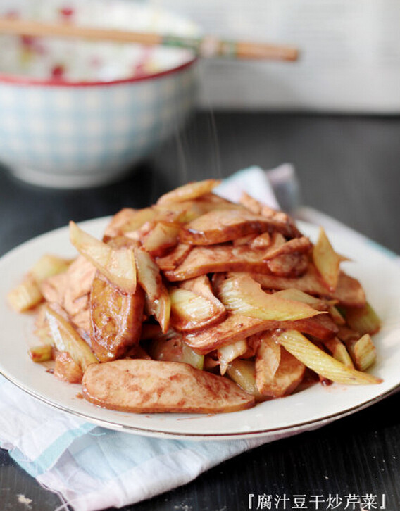 腐汁豆干炒芹菜