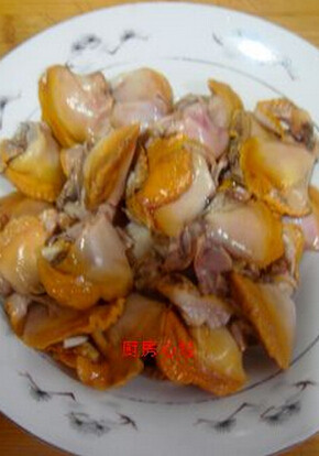 韭菜豆芽爆炒蛤蜊,<a style='color:red;display:inline-block;' href='/shicai/ 194'>蛤蜊</a>去除泥沙后焯水15-40秒，捞出剥壳，在洗净