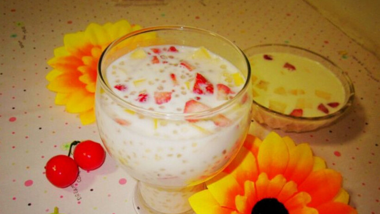 牛奶椰香西米露