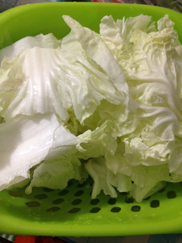 水煮肉片,如图<a style='color:red;display:inline-block;' href='/shicai/ 114'>白菜</a>洗净，控水