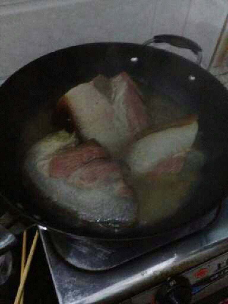 腊肉炒黄瓜,<a style='color:red;display:inline-block;' href='/shicai/ 436'>腊肉</a>煮熟