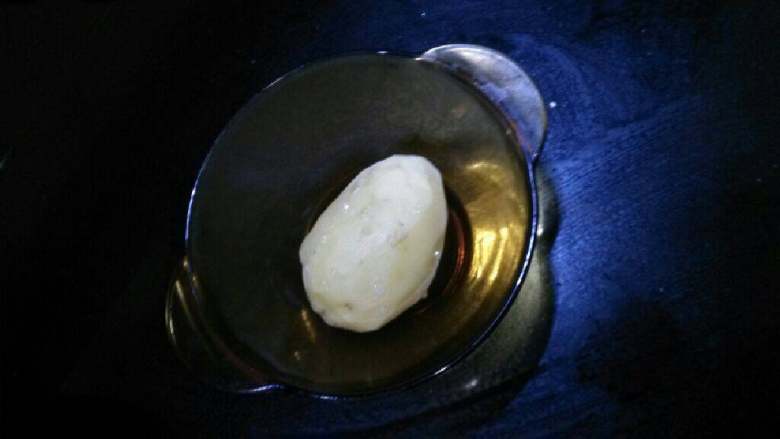 鸡丝土豆青菜粥,<a style='color:red;display:inline-block;' href='/shicai/ 23'>土豆</a> 去皮，拿牙签多戳几个洞，只要放在碗里微波炉中火十分钟就可以，不用加水