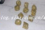 坚果粉饼干 ,再将面团搓成条,揪成小剂子,搓圆,摆入烤盘中