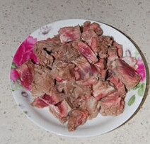 蕃茄牛腩汤,<a style='color:red;display:inline-block;' href='/shicai/ 218'>牛腩</a>焯水后切小块，<a style='color:red;display:inline-block;' href='/shicai/ 59'>番茄</a>切块