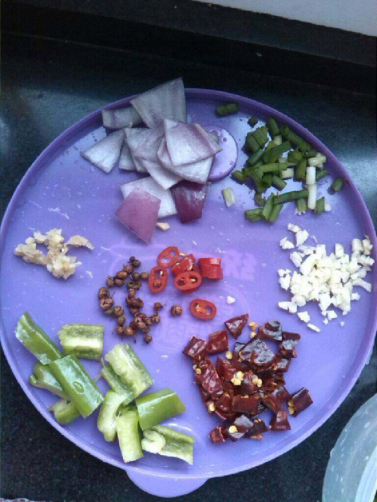 孜然鸡块,准备配料
