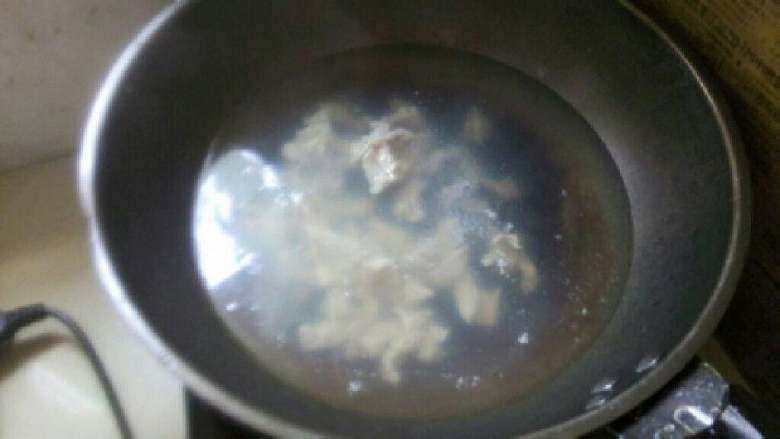 酸辣汤面(火锅),水开后放入瘦肉