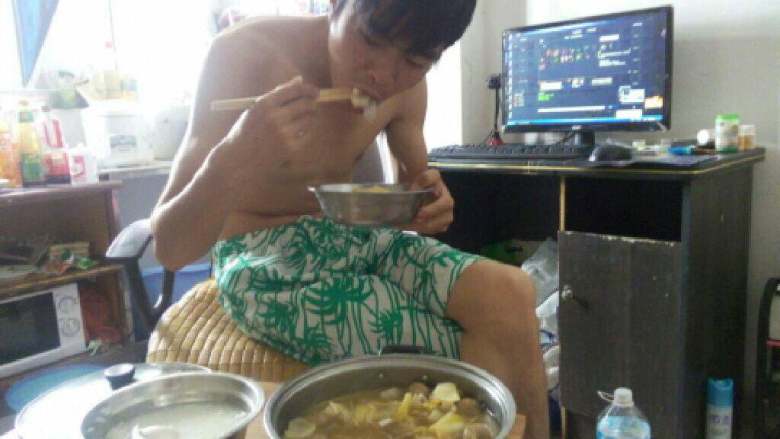 酸辣汤面(火锅),晒一晒老公吃的。