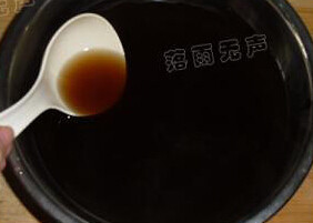 冰镇酸梅汤,再将第二遍熬制的酸梅汤加入到第一遍的汤里，滤掉残渣，放冰箱冰镇下