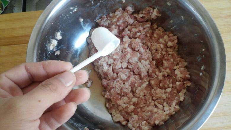 韭菜肉馅饺子,适量加盐