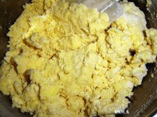 黄油杏仁字母饼,将面团用保鲜袋包好,放入冰箱冷藏30分钟;