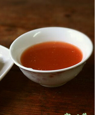 煎臭豆腐,醮酱：蒜蓉辣酱1汤勺、5汤勺水、半汤勺<a style='color:red;display:inline-block;' href='/shicai/ 10588'>糖</a>（辣酱：水：<a style='color:red;display:inline-block;' href='/shicai/ 10588'>糖</a>=1：5：0.5）调均