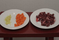 羊肉手抓饭,姜片切末,小萝卜、羊肉切丁