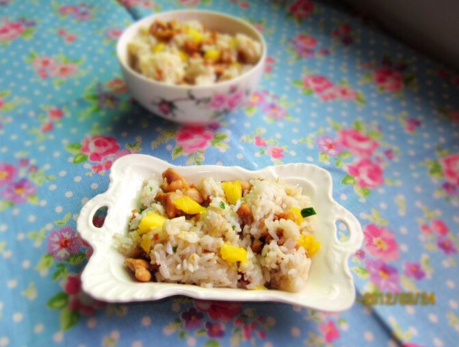 菠萝鸡肉炒饭 