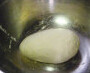 香葱土豆泥面包,意式酵头材料全部混合,揉成圆整光滑的面团