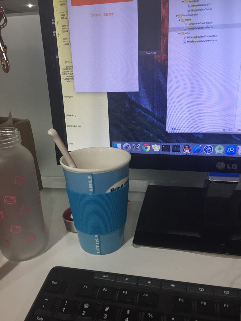 银耳雪梨百合羹,将所有材料放入容器中，盛入适量清水