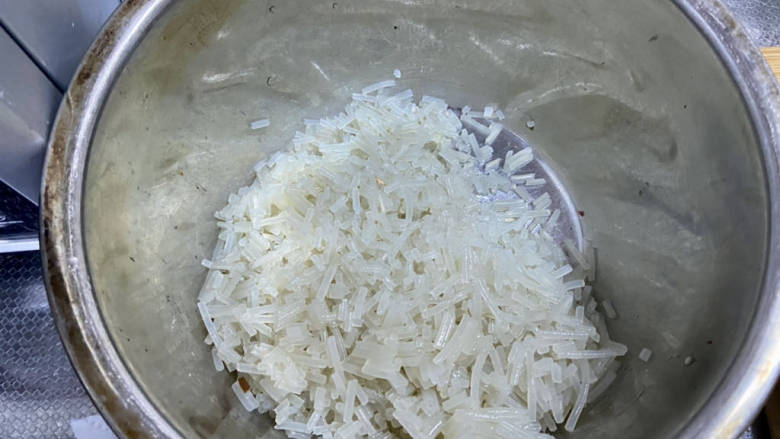豆腐包子➕麻辣豆腐粉条包,泡好的粉条(没有白芯)切碎