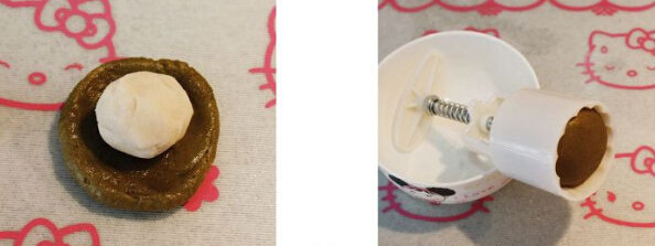 薄荷豆沙月饼,取一份面团，按扁后，包入豆沙馅包好，放入模具，压出形状