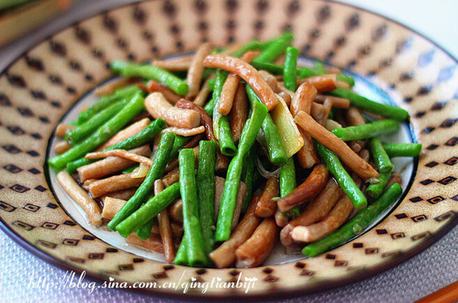 茶树菇烧豇豆