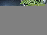 茶树菇烧豇豆,油锅下茶树菇炒香，放入豇豆段