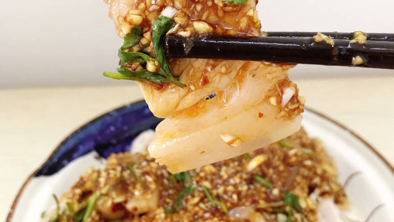 #闹元宵#蒜泥白肉,拌匀后开吃