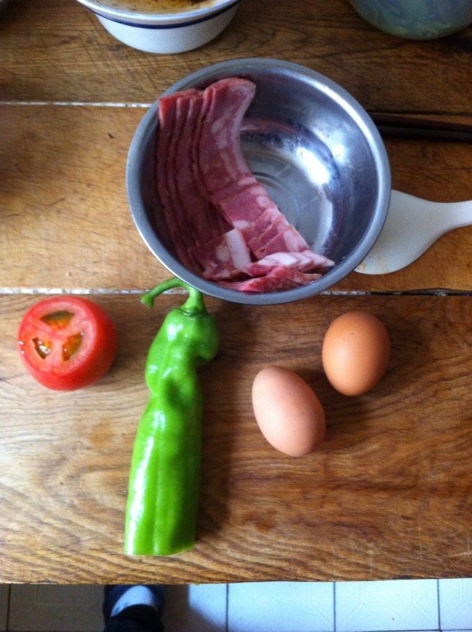 培根披萨平底锅做的,和好的<a style='color:red;display:inline-block;' href='/shicai/ 519'>面粉</a>干成片薄点好吃脆脆的