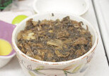 梅菜扣肉,将碗用锡纸包好，上锅蒸1小时。自然晾干，第二天再蒸1小时，用盘倒扣即可