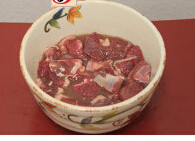 干煸土豆羊肉,将羊肉切好加入盐、料酒腌制30min