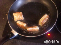 奶酪夹心西多士,放入平底锅半煎半炸至两面金黄