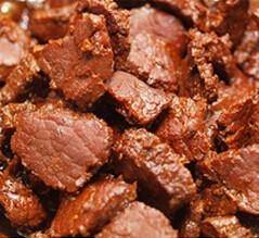 牛肉干,牛肉变得绵软即可熄火,放凉后整个砂锅放冰箱冷藏一晚
