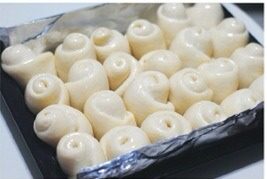 脆底小面包,如图放到温暖的地方进行二次发酵,温度38-40度,约30分钟左右。