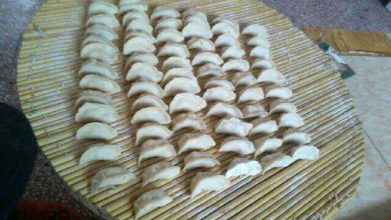 饺子的包法(有图有真相),成品图,放入冰箱里做成速冻饺子,