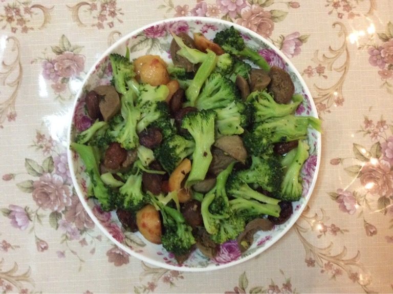 西兰花鱼丸腊肠