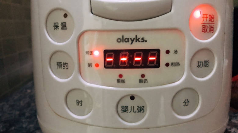土豆回锅肉,摁下煮饭键,跳键即可