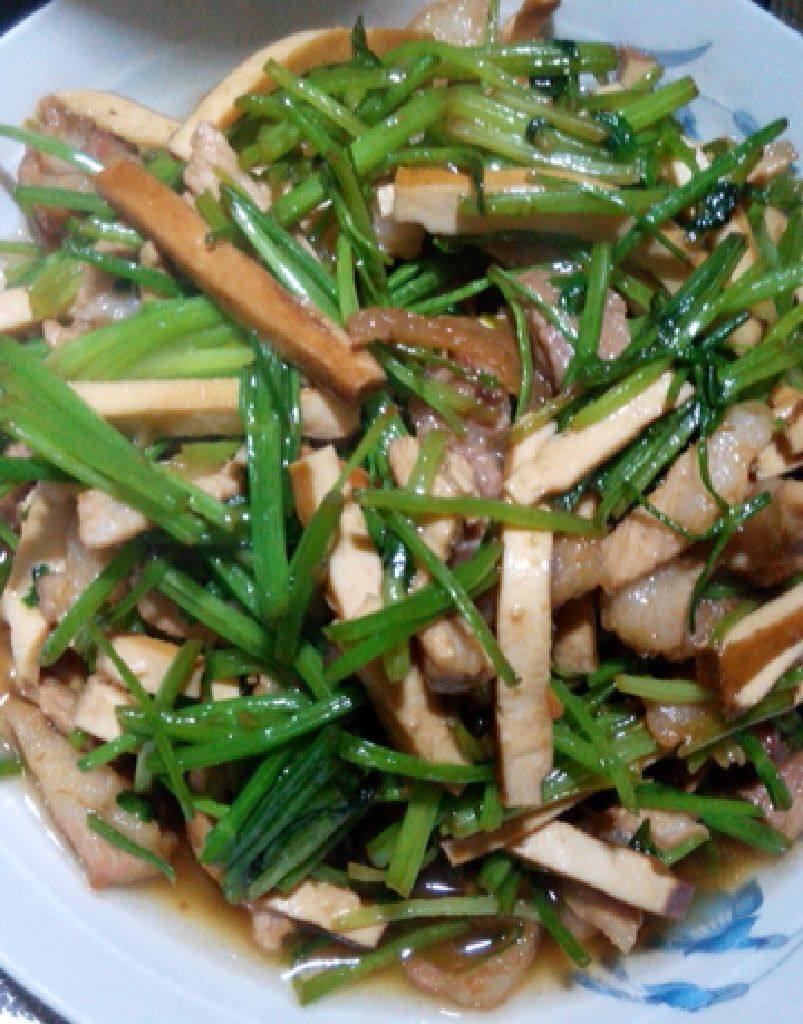 芹菜炒肉