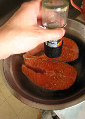 香煎三文鱼,三文鱼用意大利混合香料，盐，干白腌1h