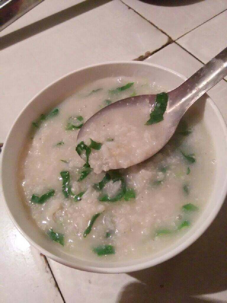 豆香青菜粥,粥制九分熟加青菜，熬制二十分钟即可。