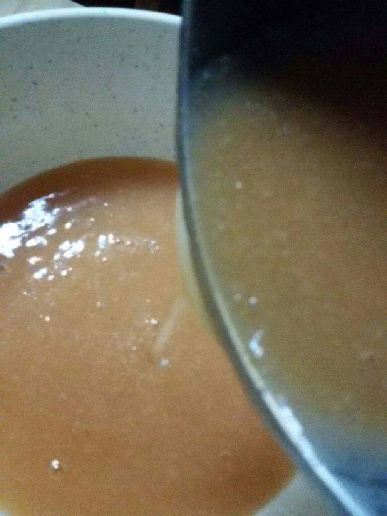 山楂果酱,加适量水放入料理机（或豆浆机浓汤键）打成泥。