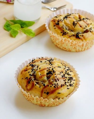 黑芝麻洋葱肉卷