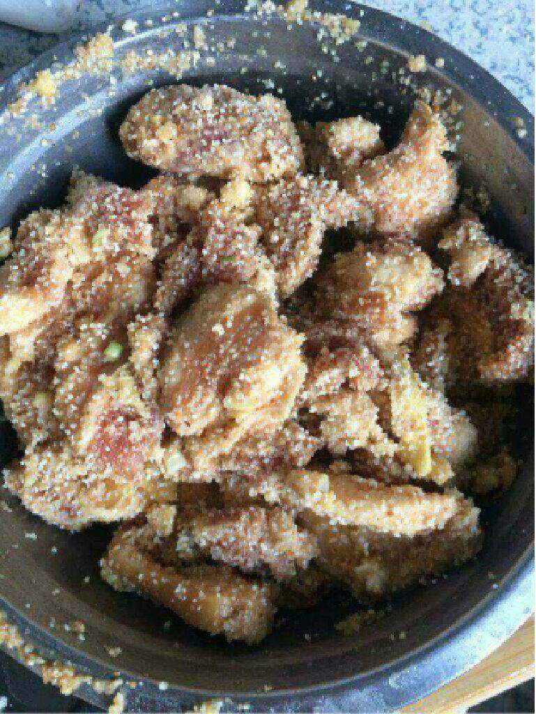 粉蒸肉,搅拌好,要肉都粘上<a style='color:red;display:inline-block;' href='/shicai/ 6024'>蒸粉</a>!然后放那里入味下