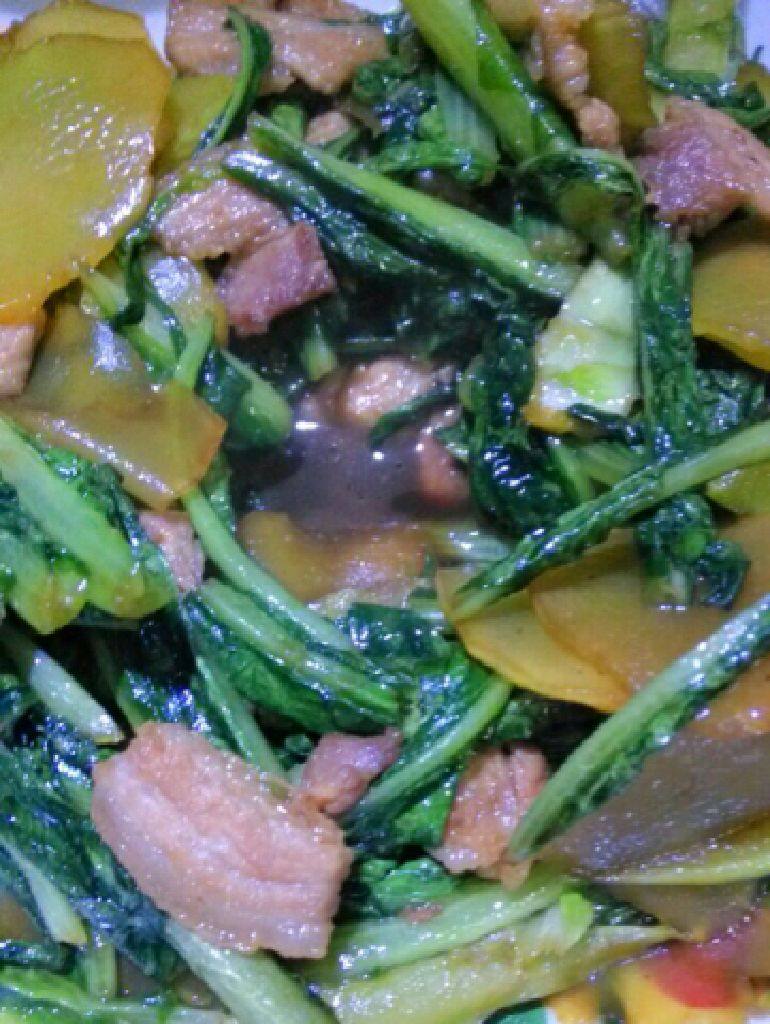 五花肉炒莴笋叶