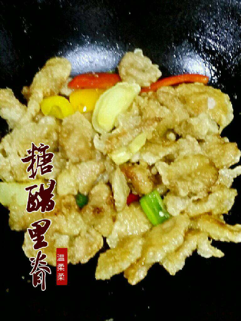糖醋里脊,加入炸好的里脊肉。