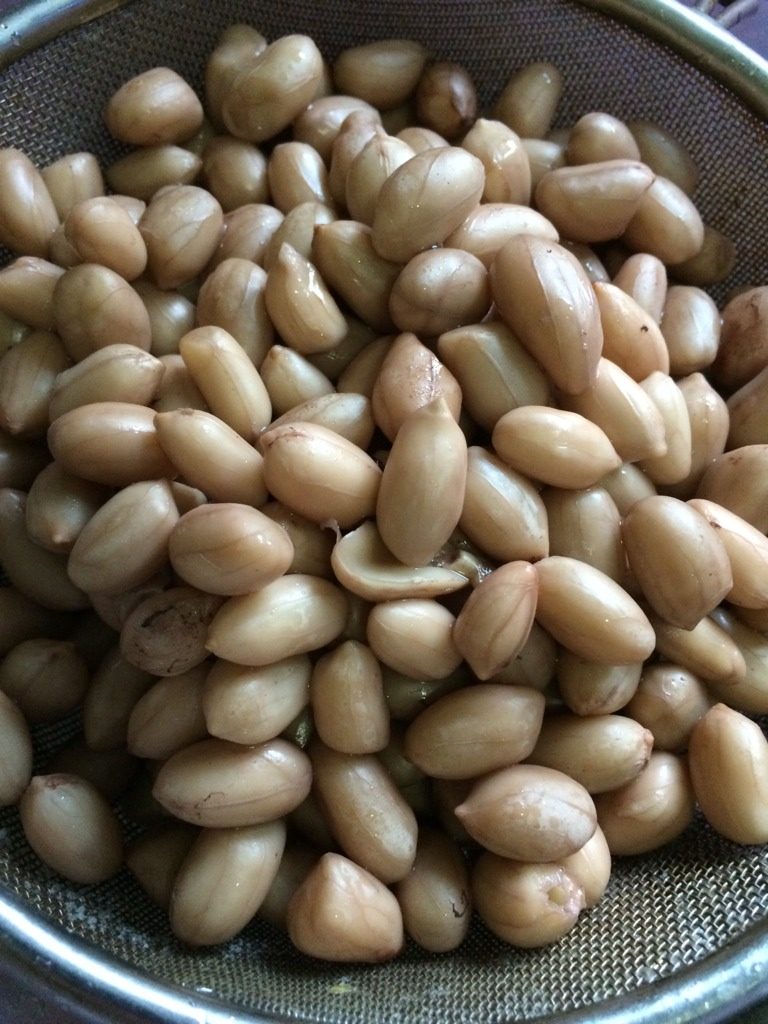 花生焖猪蹄,如图