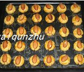 杏仁全麦小西饼,烤箱预热好180度,将烤盘放入烤箱中层,烤制23分钟即可