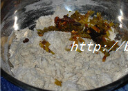 甜味儿大锅饼 ,所有干性原料混合均匀,蜂蜜和水混合均匀