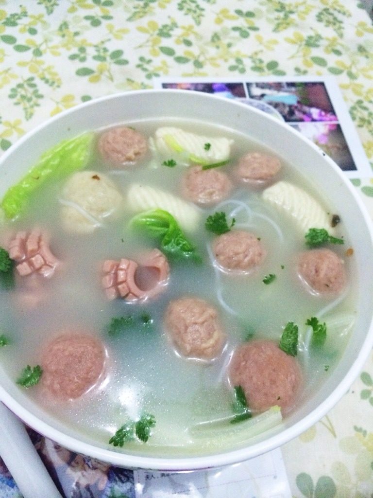 粉丝肉丸蔬菜汤
